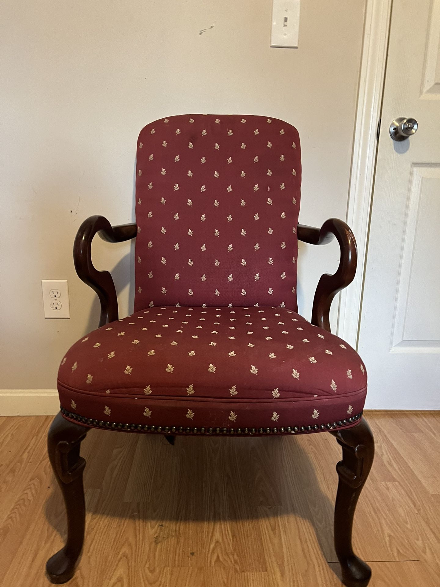 Vintage Style Upholstered Chair