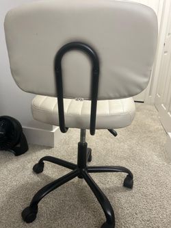 Swivel Rolling Chair