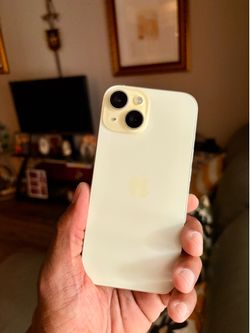 Unlocked Apple iPhone 15 model SIM-ESIM $440