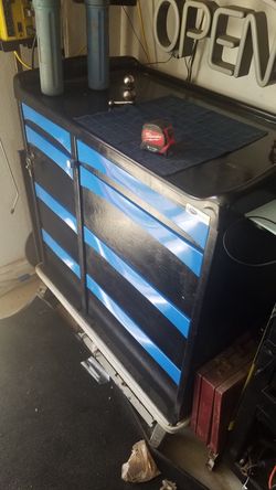 Tool cabinet grate shape