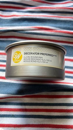 Wilton Decorator Preferred 6x3 Round Cake Pan