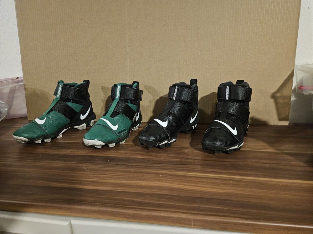NIKE Kids Force Savage 2 Shark Football Cleats. | Black/White | Back/White/ Green |
