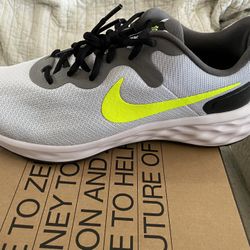 Nike Revolution 6