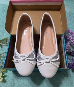 White glossy patent leather toe shein shoes for girl glitter silver size 12