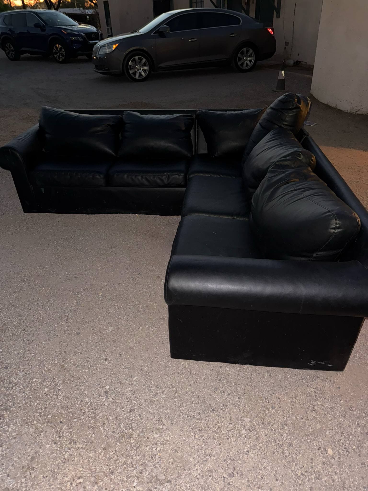 LEATHER COUCH (TUCSON)