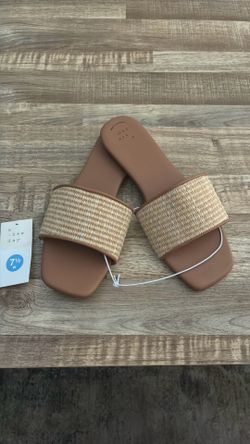 New a new day sandals