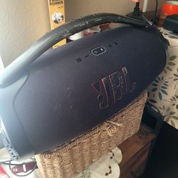 Jbl boombox3 portable speaker