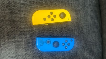 NINTENDO SWITCH FORTNITE EDITION LIMITED EDITION CONTROLLERS