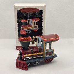 Hallmark Keepsake 1994 YULETIDE CENTRAL Pressed Tin Christmas Ornament Train 

Excellent condition

1994 - 1st in YULETIDE CENTRAL series

Pressed Tin