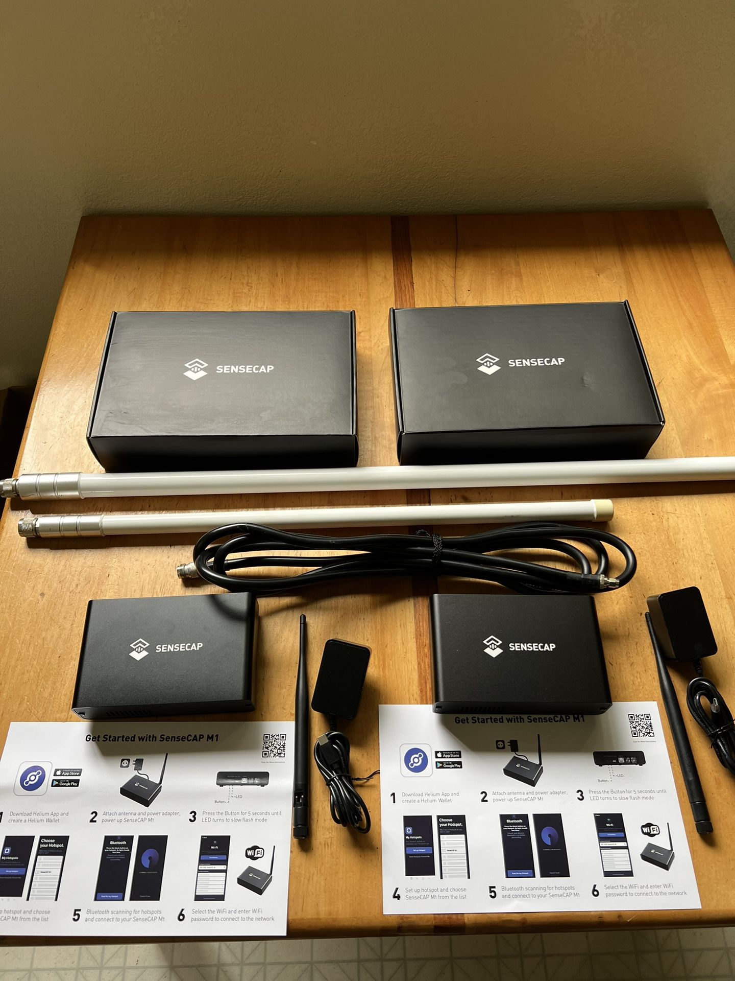 2 SenseCAP M1 Helium Crypto Hotspot HNT Miners US915mhz, 4 And 5.8 dbiUS915 Antenna 