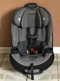 LIKE NEW SAFETY 1ST CONVERTIBLE CAR SEAT!!!!