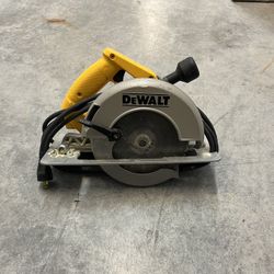 Dewalt Lightweight Circular Saw