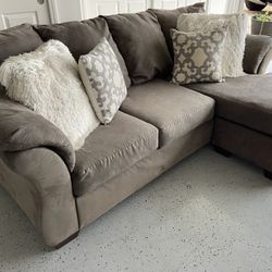 Gorgeous Gray Sectional Movable Chaise