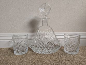 Glass Decanter With 2 Glasses 