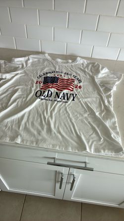 Women’s Old Navy celebrating 250 years 2026 t-shirt, size XL