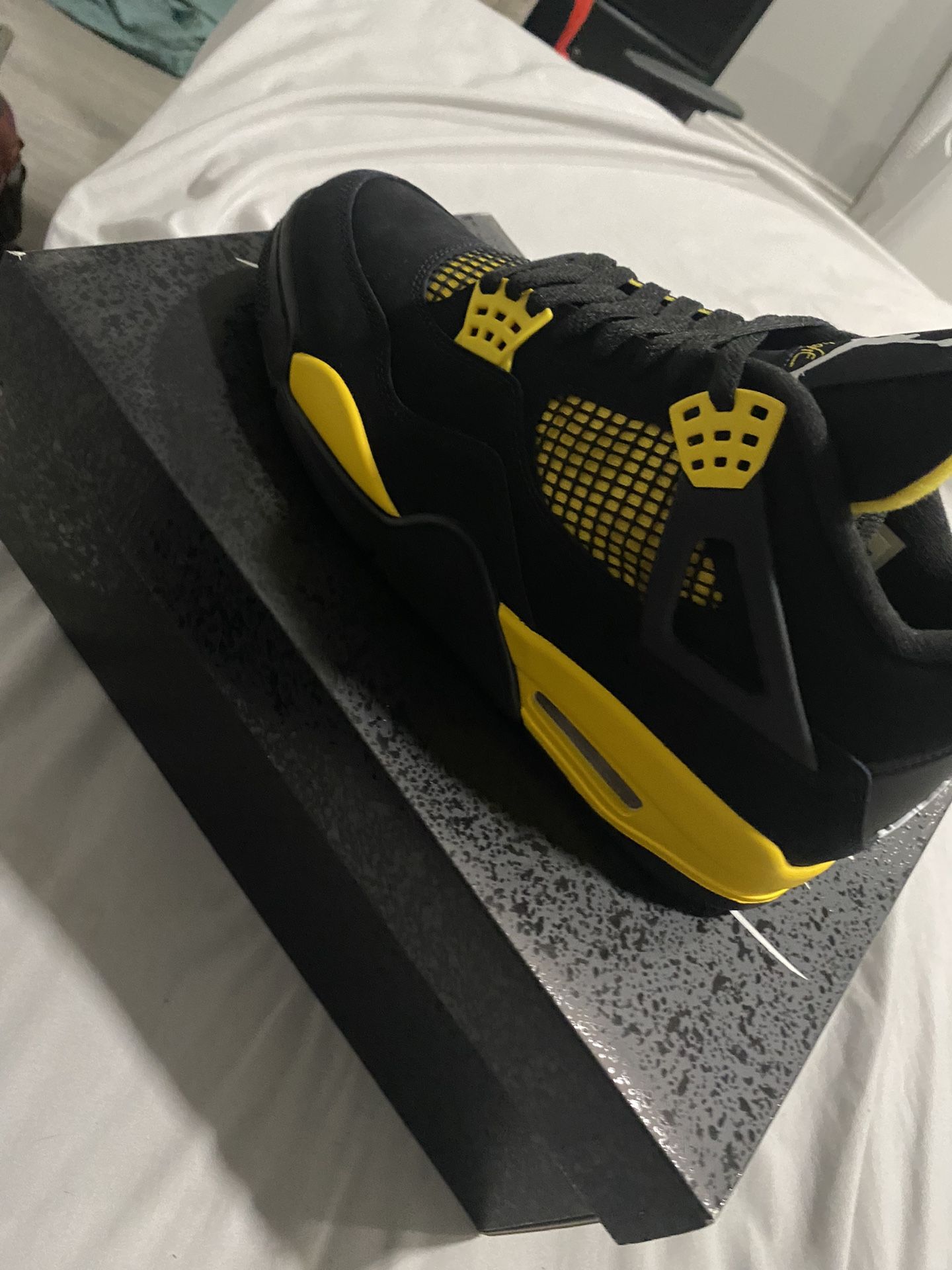 Jordan 4s Thunders for Sale in Irwindale, CA - OfferUp
