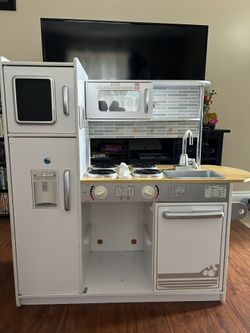 *NEED GONE* Kid Craft Children Play Kitchen