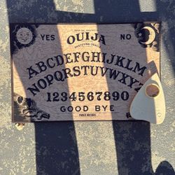 Quija Board Great Shape Has Plastic Middle 