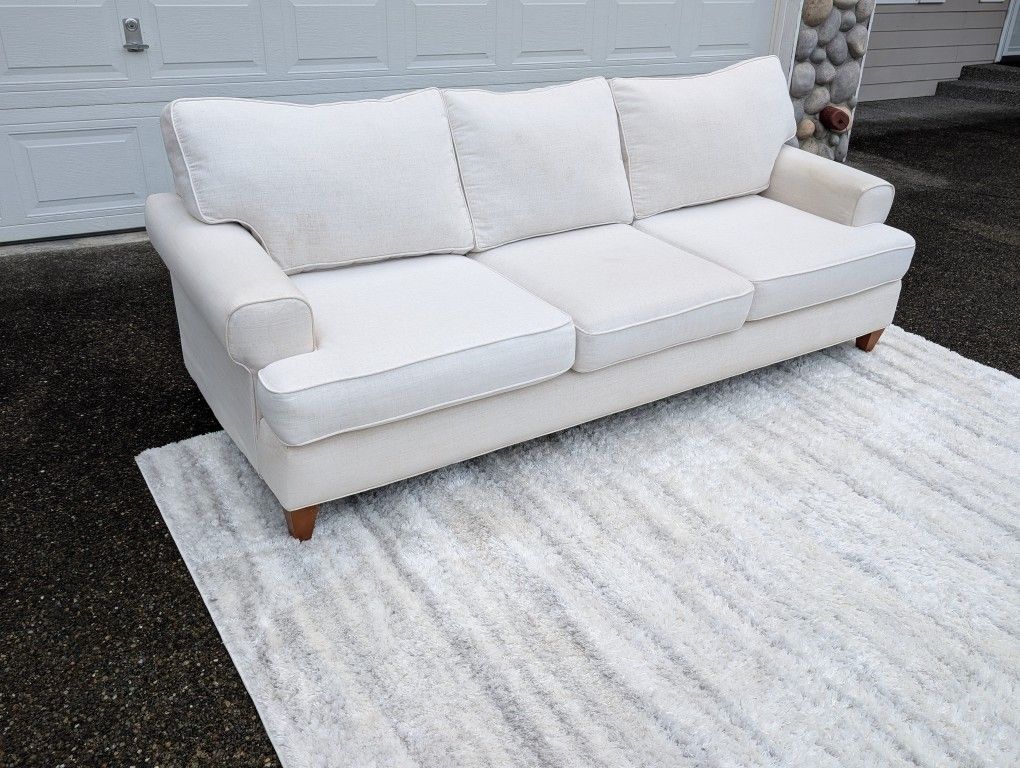 Sofa And Two Carpets Delivery Available🚚