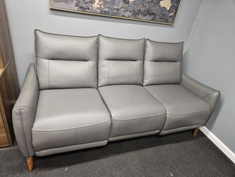 Electric Recliner sofa. Good Conditions. Gray.
