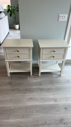 2 bedside accent tables