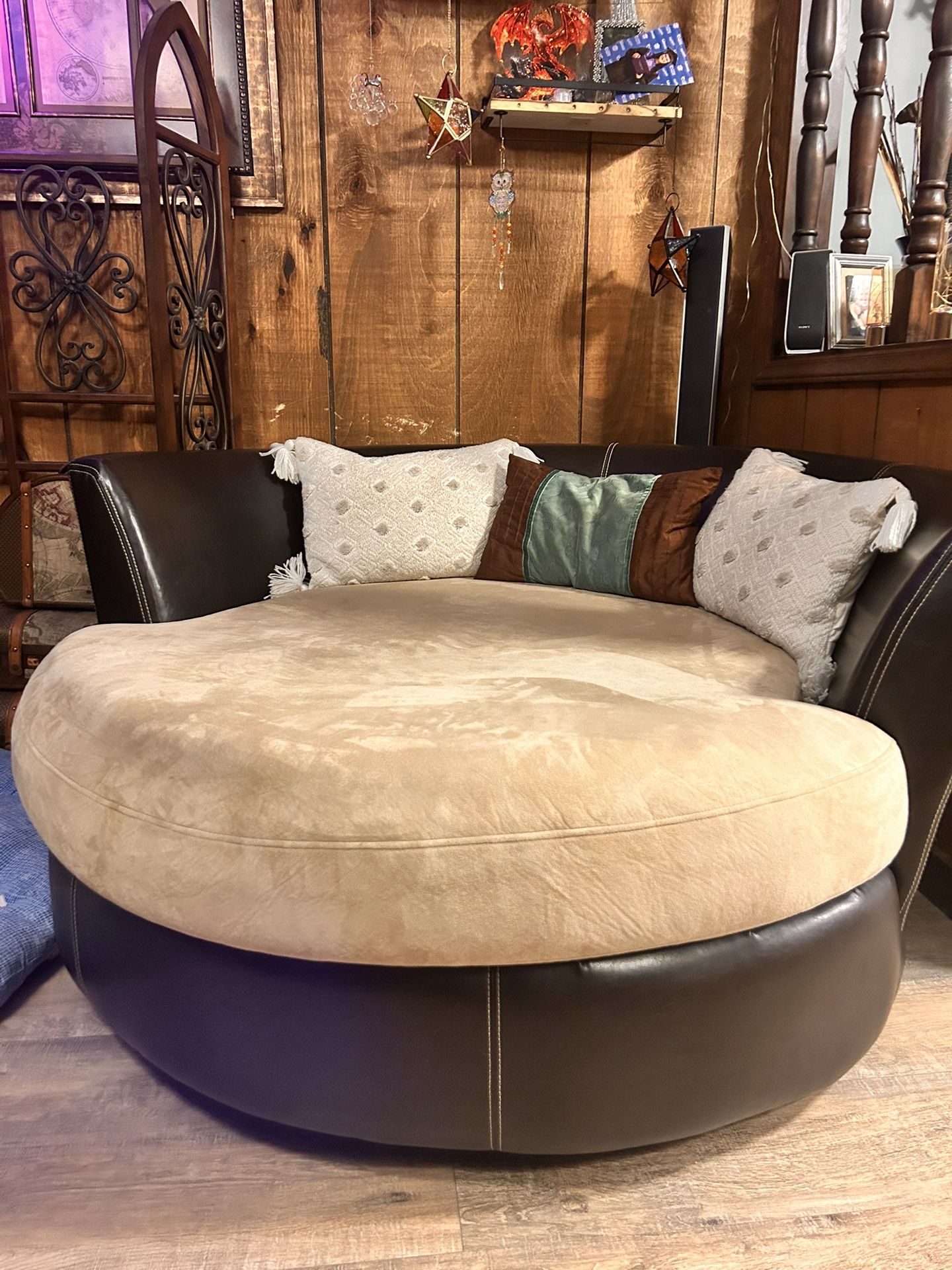 Large, Round, Swivel Chair