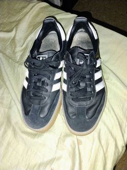 Ladies 8 Adidas good condition pickup only cash