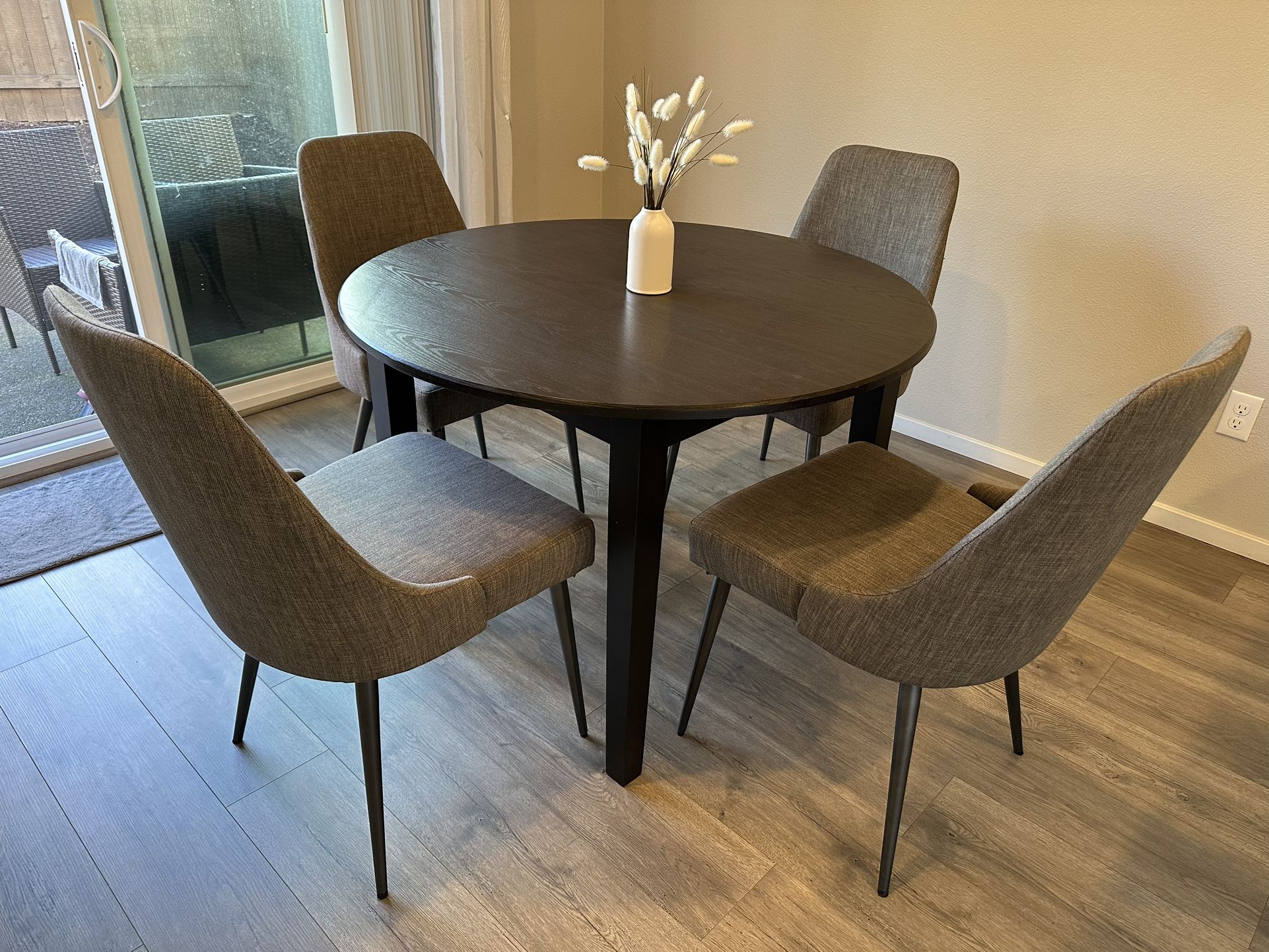 42” Table 4 Heavy Quality Chairs