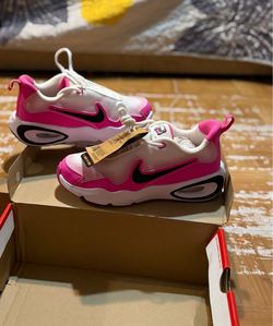 Selling shoes there a size 5,5 in a half there brand new never worn before