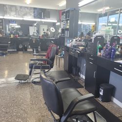 Necesito Barberos Por Comisión O Rento Las Estaciones