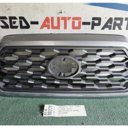 w/crack 2020 - 2021 - 2022 TOYOTA TACOMA FRONT UPPER CENTER GRILLE OEM AY06376