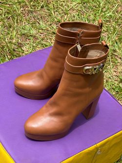 9.5 Micheal kors boots
