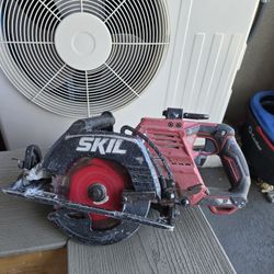 Skil 40v. Cordless Circular Saw- 4 Batteries And Fast Charger