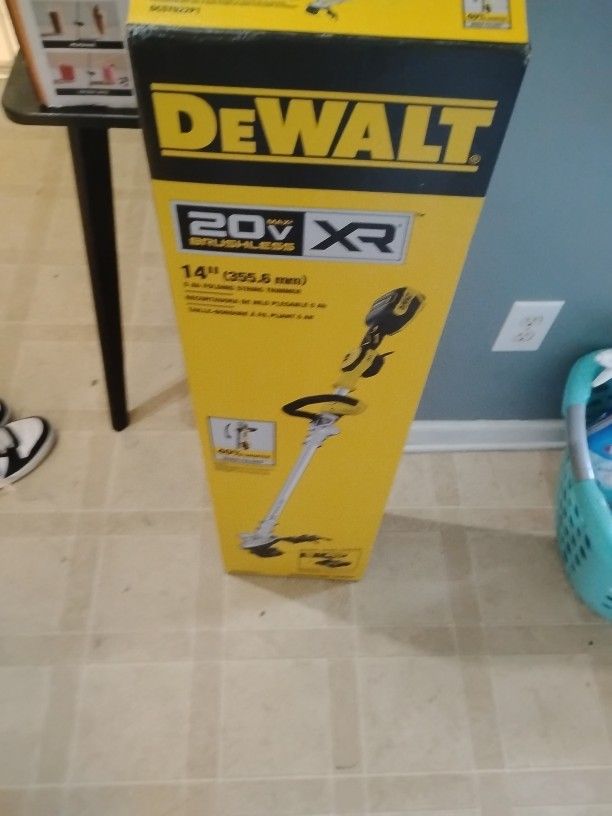 DeWalt 20Max V Brushless XR Weed Eater