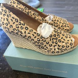 brand new open toe cheetah tom wedges size 9
