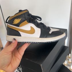 Jordan 1 Mid