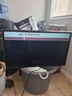 Black t.v 28" x 16 " make LG perfect conditions  but not a remote control only $55 dolaritos