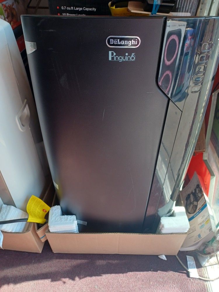 14000btu Over 750 Square Footage Coverage With Dehumidifier.  Complete Set New.  Delonghi 