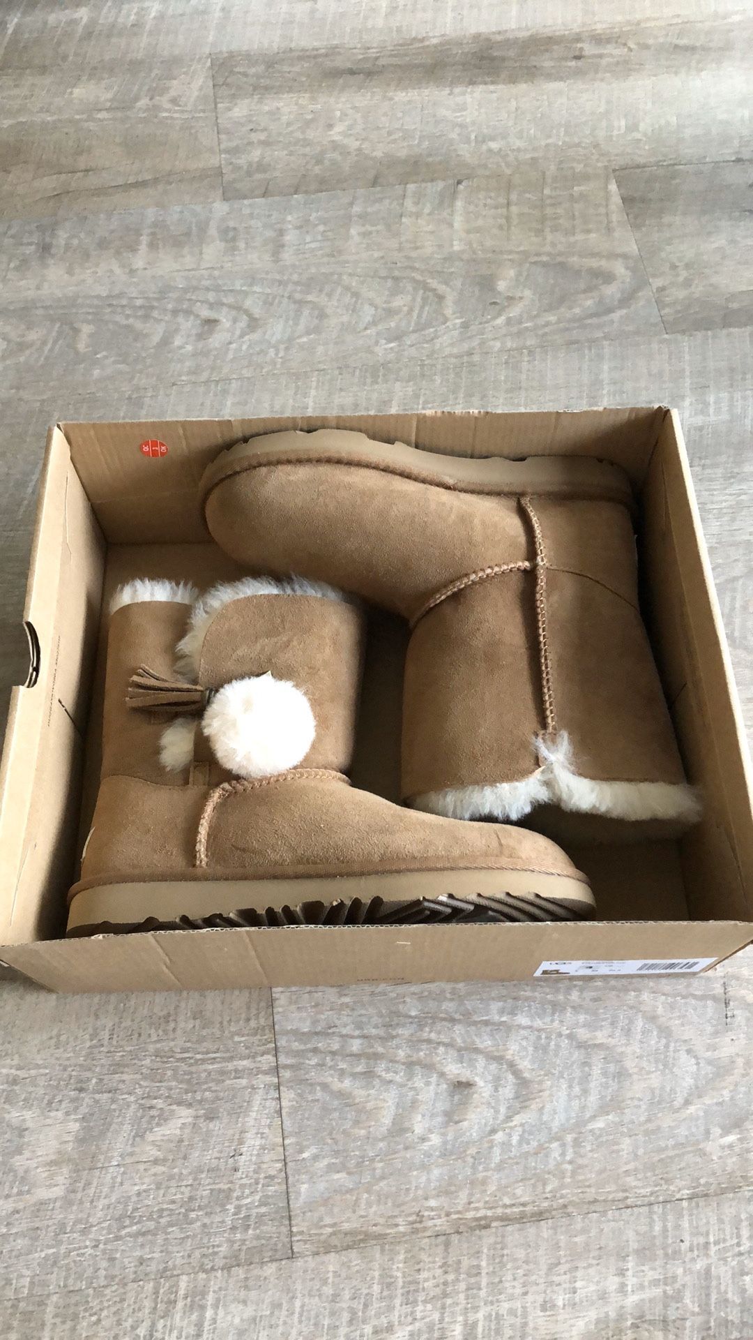 New UGG boots sz4