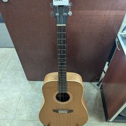 ART & LUTHERIE M: ACOUSTIC. ACOUSTIC GUITAR