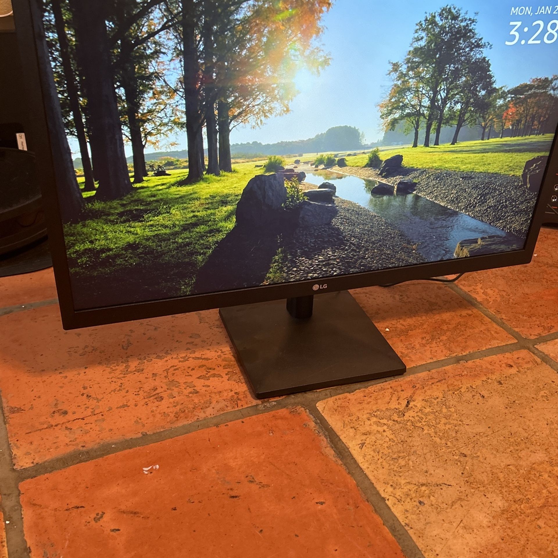 LG 24’’ Monitor