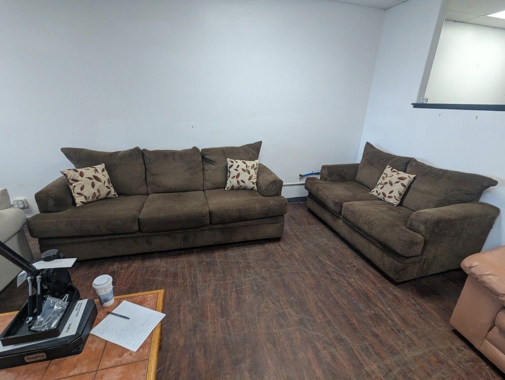 Free Delivery! Brown Modern Couch And Loveseat Set 