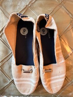 Canvas shoes 9