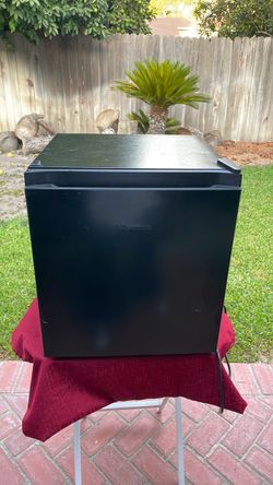 Hisense Black Compact Mini Fridge