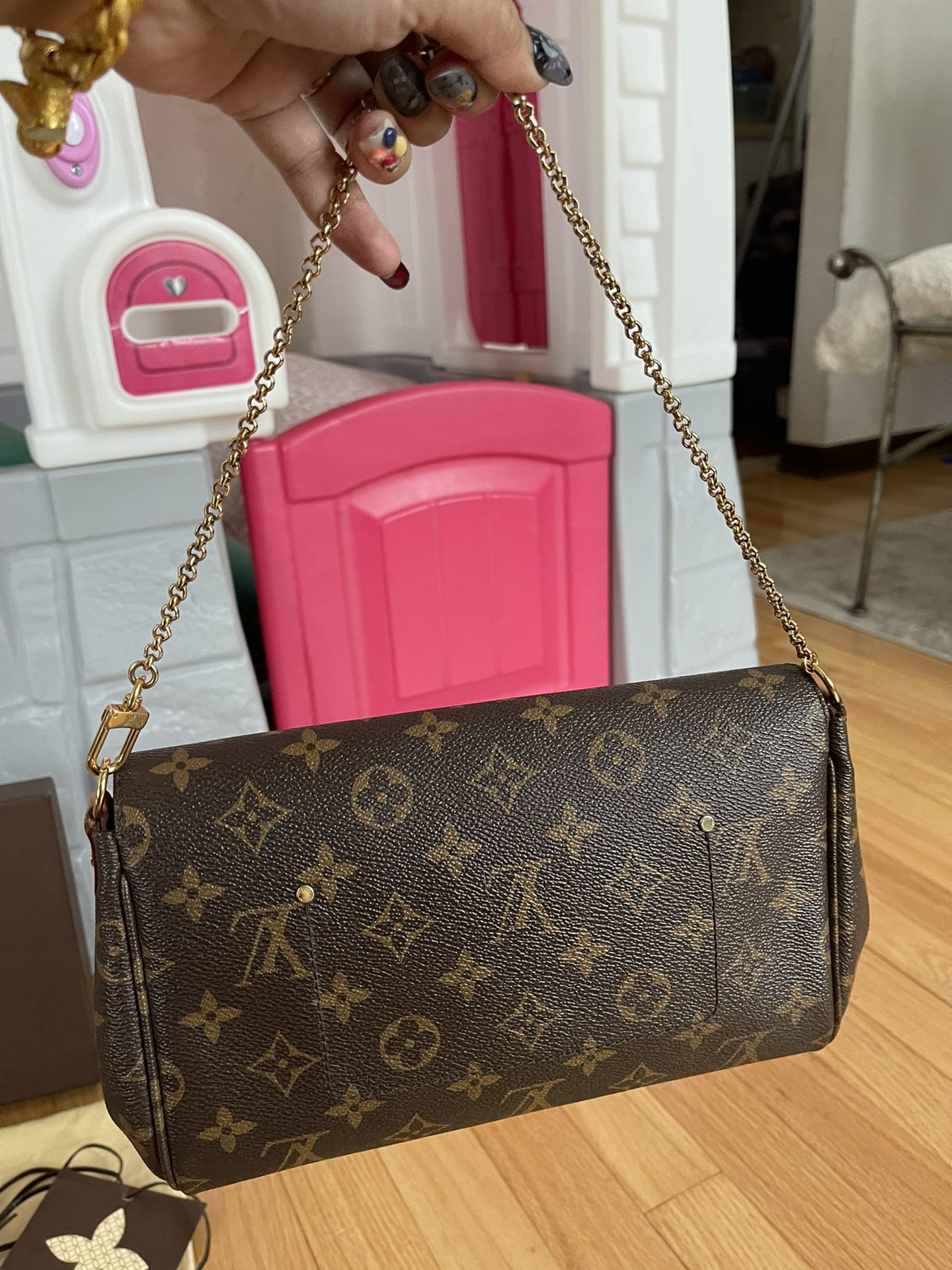 Louis Vuitton Favorite MM Crossbody Bag for Sale in Anaheim, CA - OfferUp