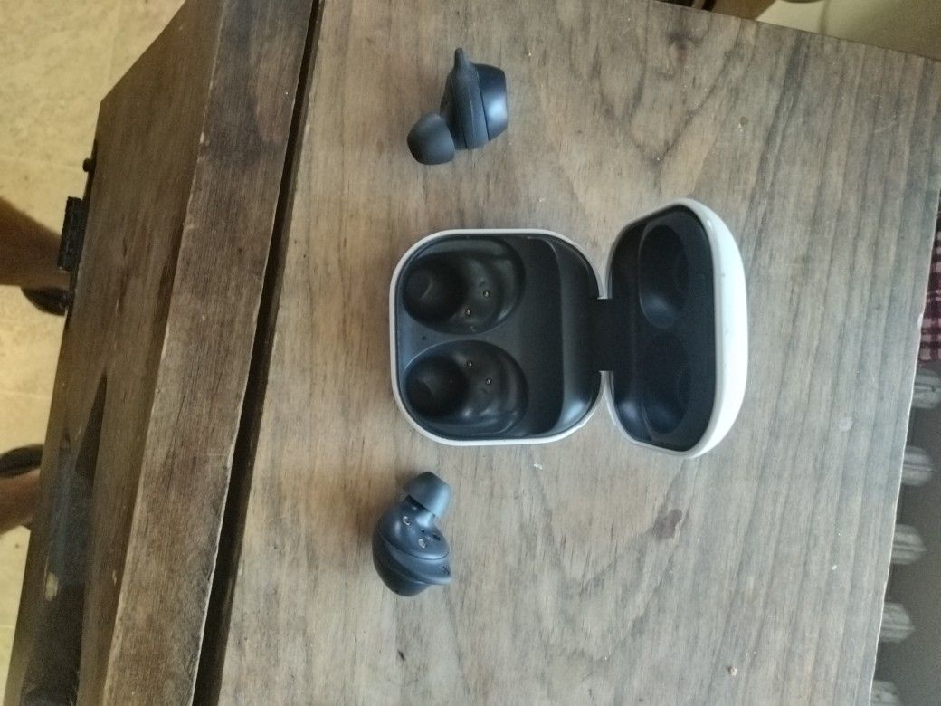 Samsung Ear Buds  Great Condition 