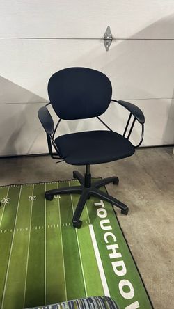 Very clean Office chair .