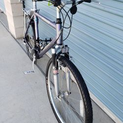 SPECIALIZED HYBRID BIKE 21 SPEEDS TIRE 26 SIZE L