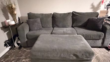Large Sectional with ottoman- FREE RUG!
