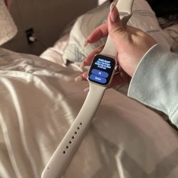 LOW PRICE MOVING- IPHONE SERIES 8 APPLE IWATCH 